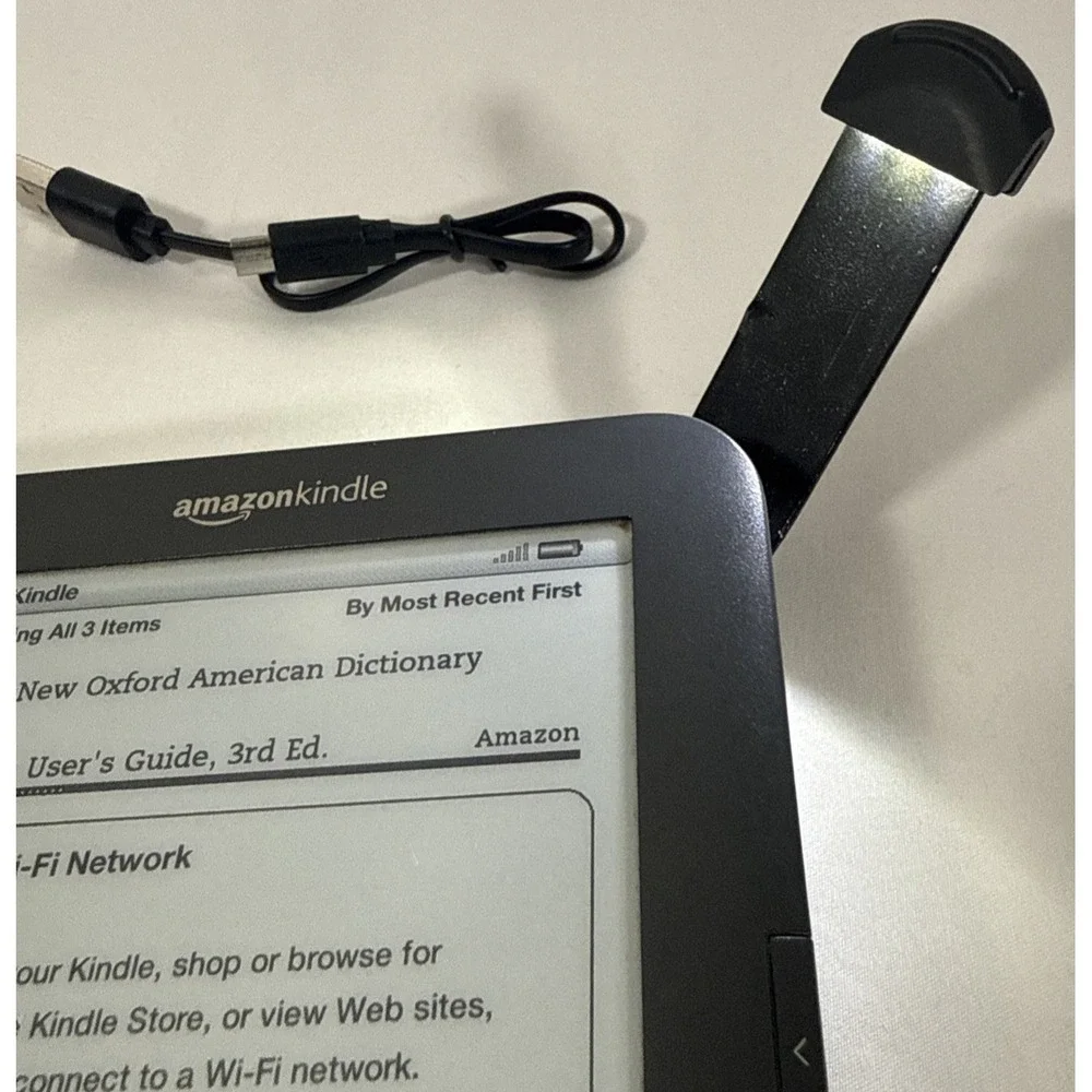 Amazon Kindle Keyboard 3rd Gen E-Reader 6in Graphite Wi-Fi Lighted Case Cable
